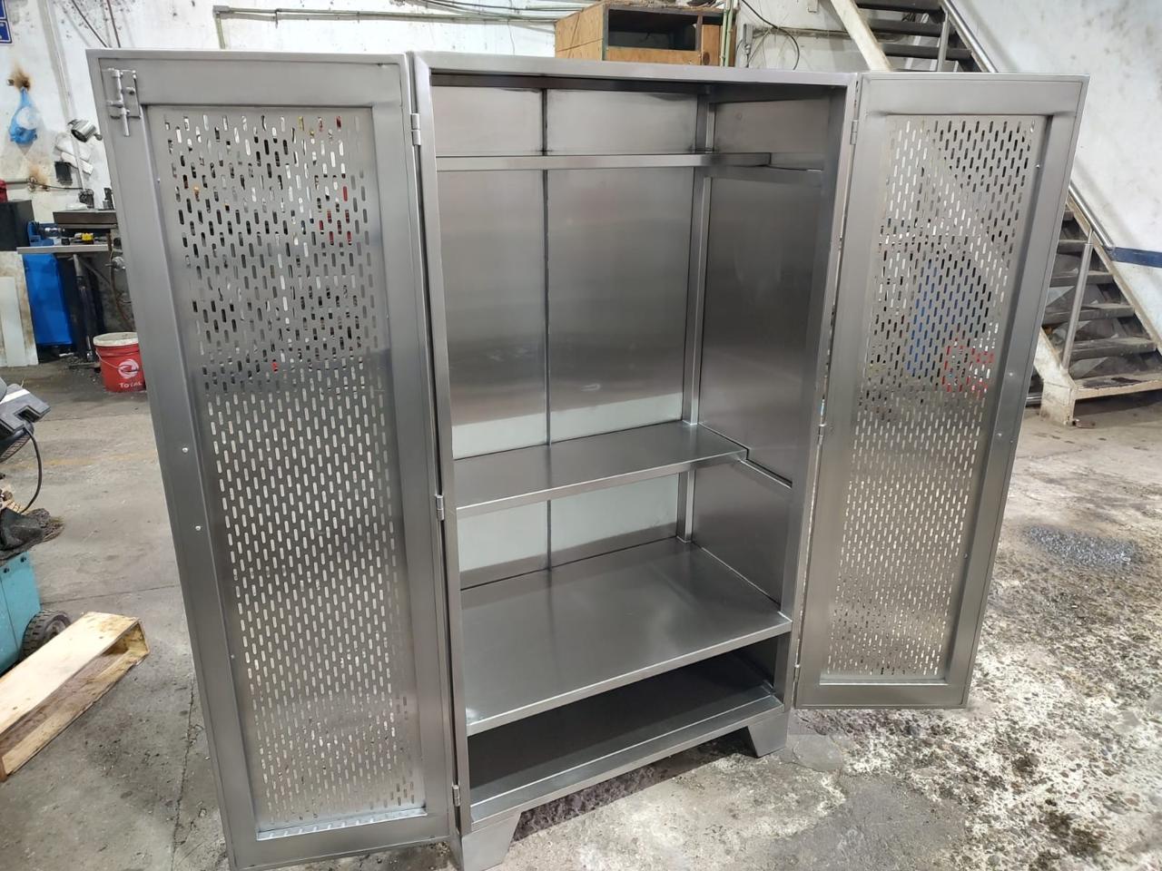 Mobiliario industrial fabricado por MEINS