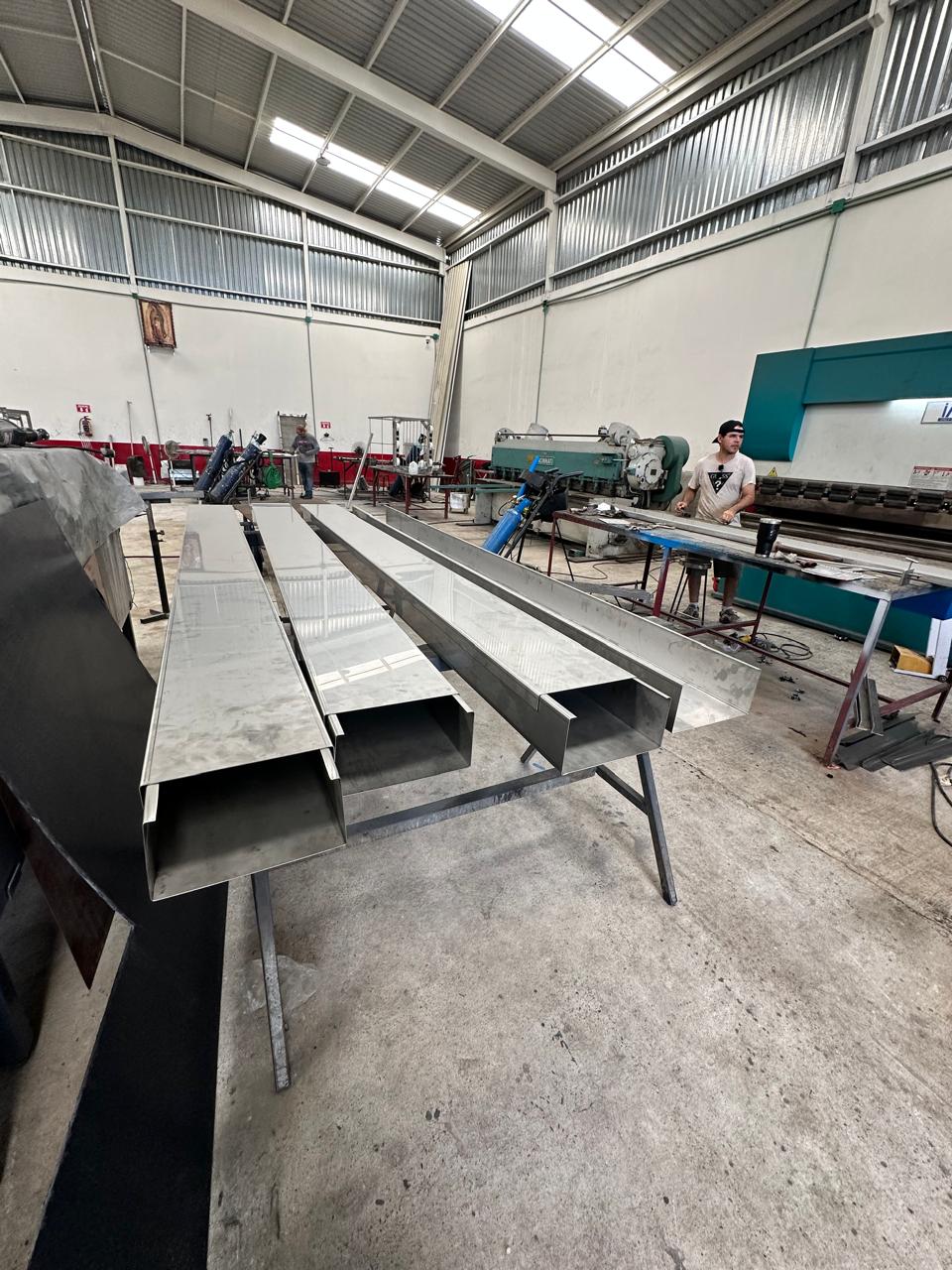 Estructuras y desarrollos metálicos para producción